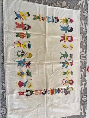 vintage Cannon pillowcase Children of the World ITS A SMALL WORLD pillowcase